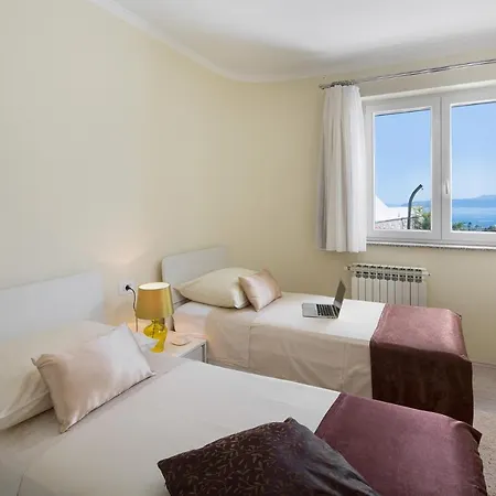 Nyaraló House Gold Point