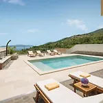 House Gold Point *