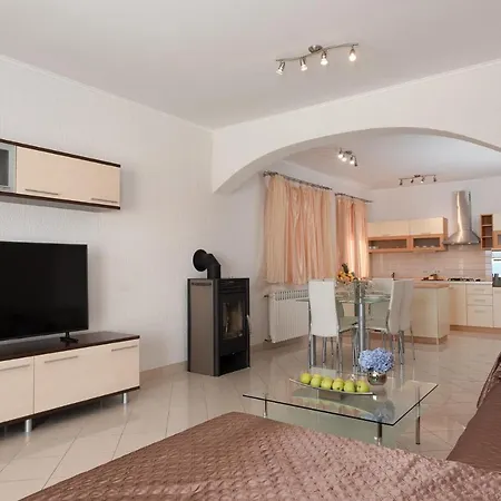 House Gold Point Semesterbostad Ičići